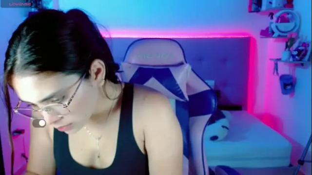 Image 11 of kylie_hottt_ Stream on Chaturbate on 16 days ago