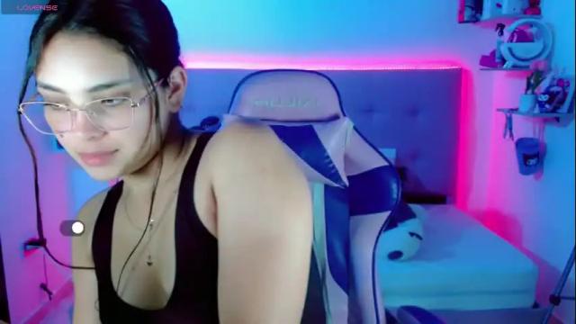 Image 12 of kylie_hottt_ Stream on Chaturbate on 16 days ago