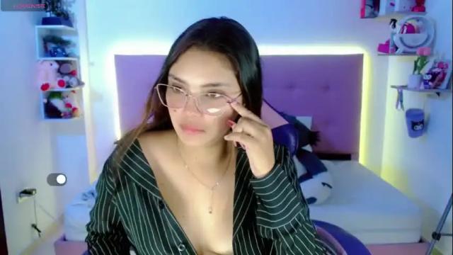 Image 8 of kylie_hottt_ Stream on Chaturbate on 16 days ago