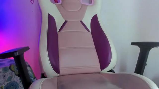 Image 12 of kylie_karter Stream on Chaturbate on 16 months ago