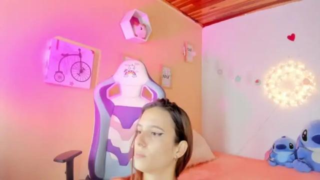 Image 2 of kylie_karter Stream on Chaturbate on 14 months ago