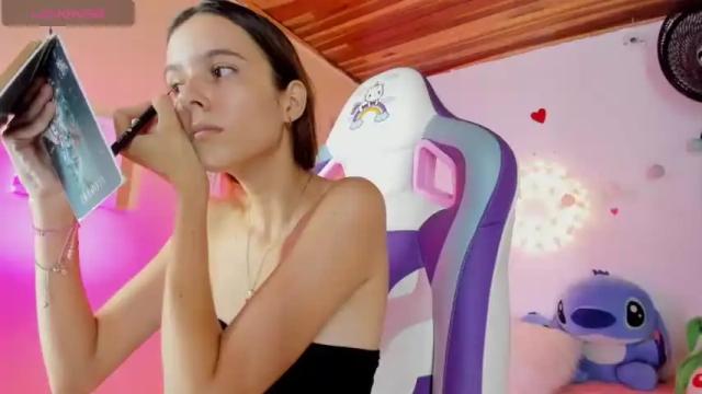 Image 4 of kylie_karter Stream on Chaturbate on 14 months ago