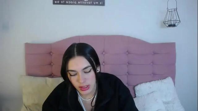 Image 3 of kylie_ls Stream on Chaturbate on 2 months ago