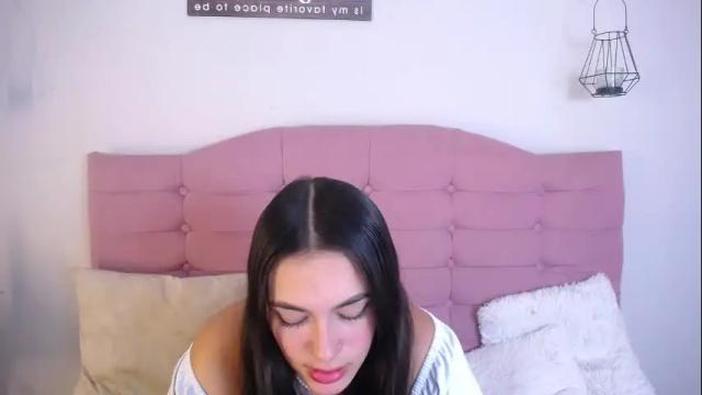 Image 6 of kylie_ls Stream on Chaturbate on 2 months ago