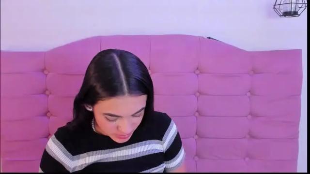Image 2 of kylie_ls Stream on Chaturbate on 1 month ago