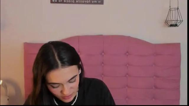 Image 2 of kylie_ls Stream on Chaturbate on 1 month ago