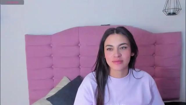 Image 2 of kylie_ls Stream on Chaturbate on 2 days ago