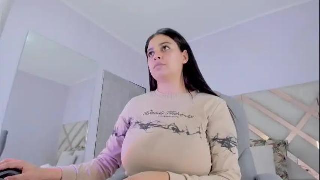 Image 4 of kylie_reyes Stream on Chaturbate on 1 month ago