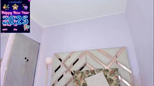 Image 2 of kylie_reyes Stream on Chaturbate on 29 days ago