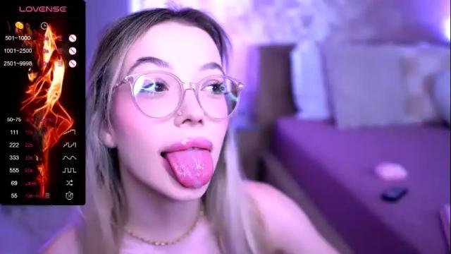 Image 4 of kyliejoyce Stream on Chaturbate on 2 days ago