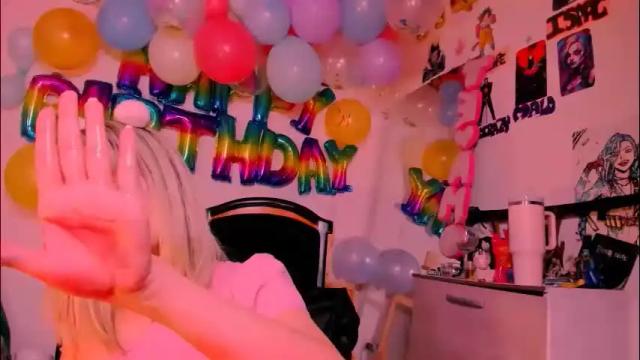 Image 2 of kyliekandy Stream on Chaturbate on 1 month ago