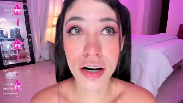 Image 4 of kyliie_jones Stream on Chaturbate on 15 months ago