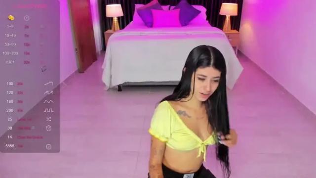 Image 2 of kyliie_jones Stream on Chaturbate on 14 months ago
