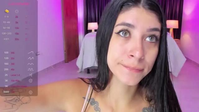 Image 7 of kyliie_jones Stream on Chaturbate on 14 months ago