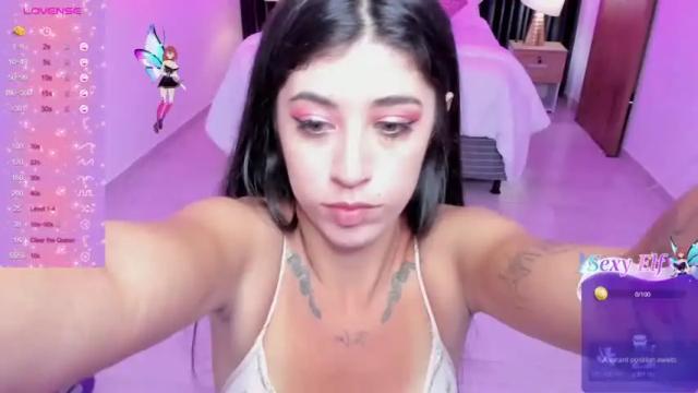 Image 4 of kyliie_jones Stream on Chaturbate on 14 months ago