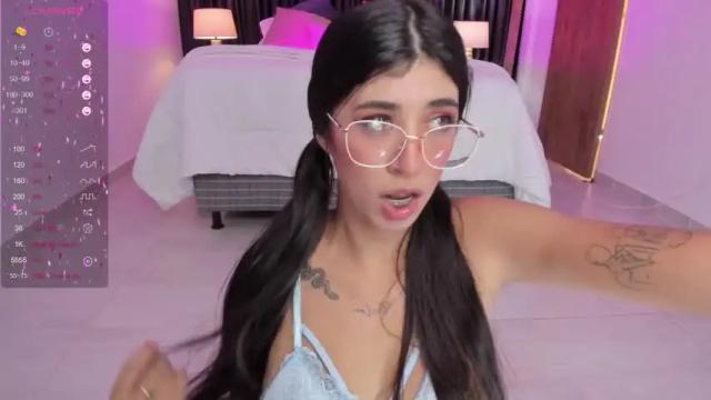 Image 2 of kyliie_jones Stream on Chaturbate on 13 months ago