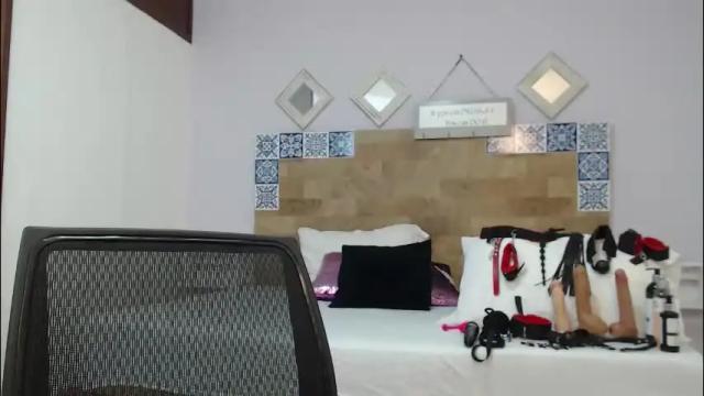 Image 4 of kyliiebaker Stream on Chaturbate on 1 month ago