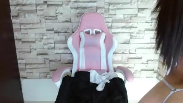 Image 3 of kylliehills Stream on Chaturbate on 20 months ago