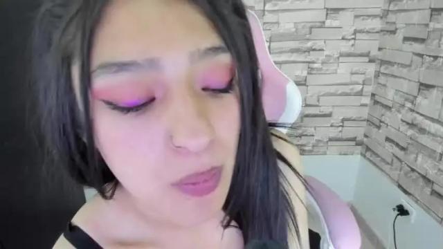 Image 8 of kylliehills Stream on Chaturbate on 20 months ago