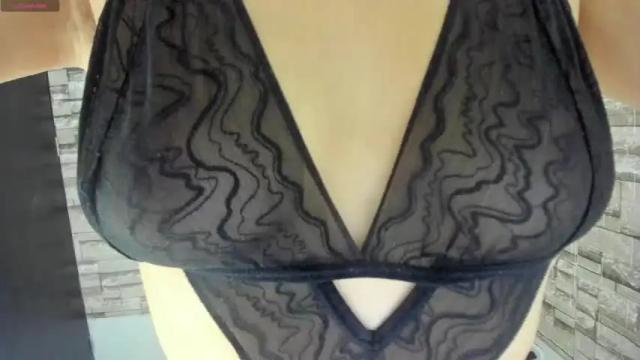 Image 7 of kylliehills Stream on Chaturbate on 19 months ago