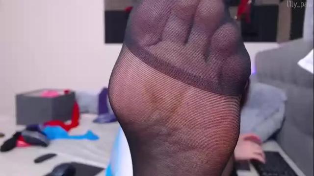 Image 4 of l1ly_paw Stream on Chaturbate on 3 months ago