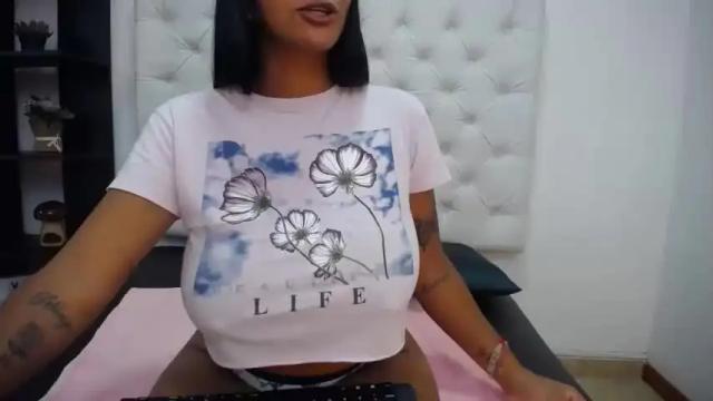 Image 4 of la_indiaa Stream on Chaturbate on 16 months ago