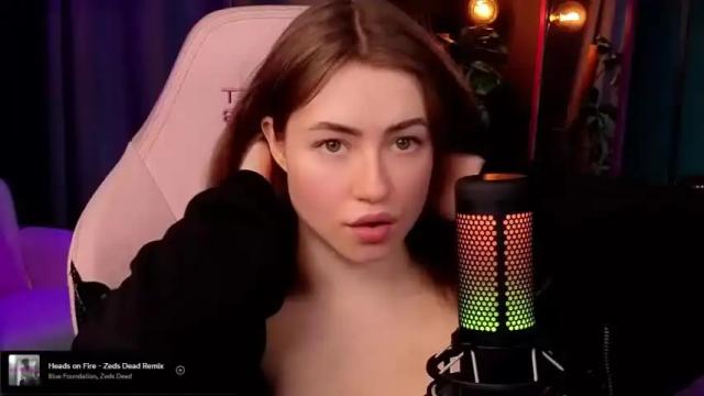Image 7 of la_seductrice Stream on Chaturbate on 15 months ago