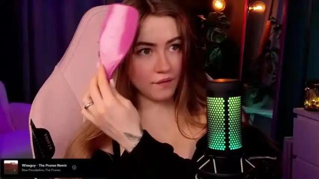 Image 8 of la_seductrice Stream on Chaturbate on 15 months ago
