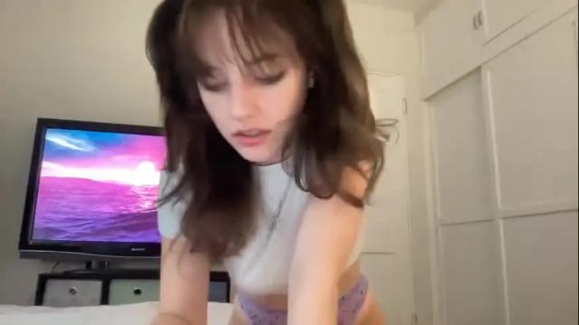 Image 3 of laceyflowers Stream on Chaturbate on 18 months ago
