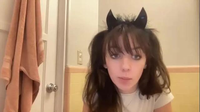 Image 6 of laceyflowers Stream on Chaturbate on 18 months ago