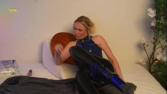 Image 3 of lacie_le_beauty Stream on Chaturbate on 12 days ago