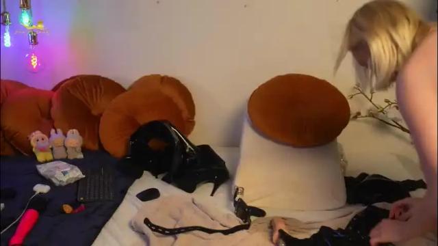 Image 7 of lacie_le_beauty Stream on Chaturbate on 1 month ago