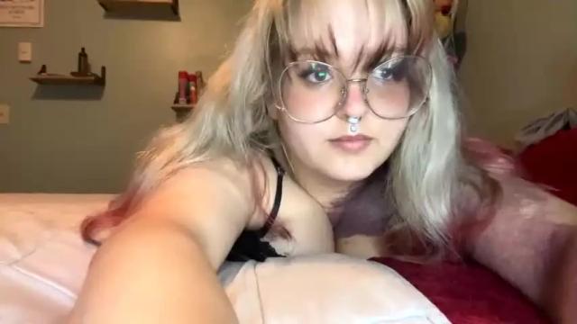 Image 2 of lacycreme Stream on Chaturbate on 21 months ago