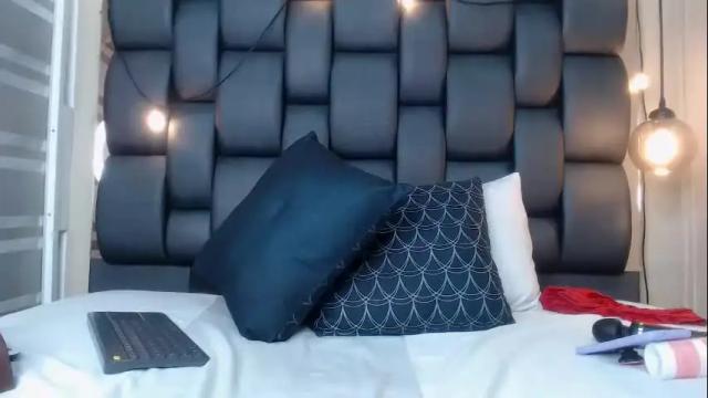 Image 10 of lady_falcon Stream on Chaturbate on 16 days ago