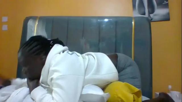 Image 2 of ladyblossoms19 Stream on Chaturbate on 1 month ago