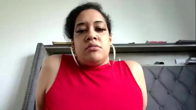 Image 8 of ladycinnabon Stream on Chaturbate on 8 months ago