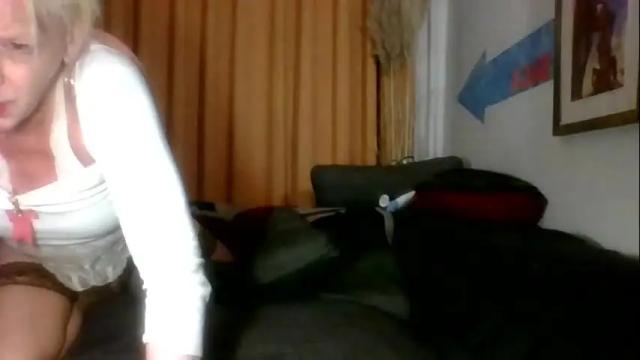 Image 7 of ladycrosssuza Stream on Chaturbate on 14 days ago