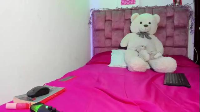 Image 4 of ladydanniela Stream on Chaturbate on 1 month ago
