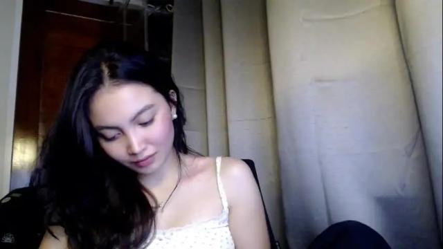 Image 2 of ladymia_x Stream on Chaturbate on 24 days ago
