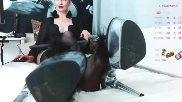 Image 2 of ladyperfection Stream on Chaturbate on 13 months ago