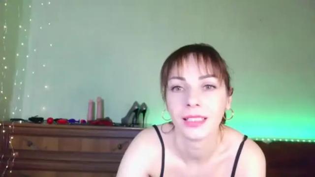 Image 3 of ladyxcaroline Stream on Chaturbate on 13 months ago
