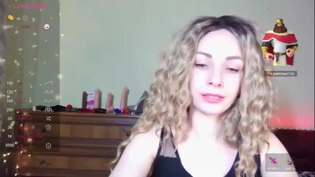 Image 7 of ladyxcaroline Stream on Chaturbate on 13 months ago