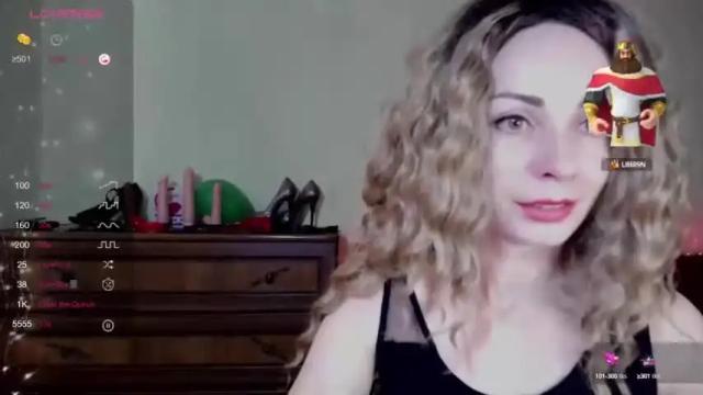 Image 4 of ladyxcaroline Stream on Chaturbate on 12 months ago