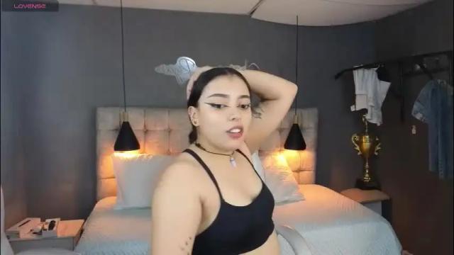 Image 2 of laia_and_aloby Stream on Chaturbate on 26 days ago