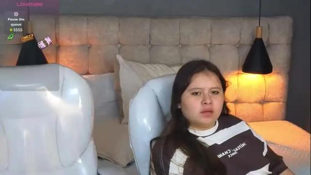 Image 3 of laia_and_aloby Stream on Chaturbate on 25 days ago