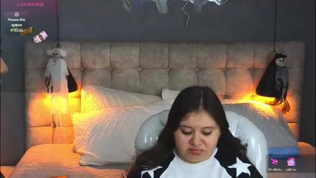 Image 3 of laia_and_aloby Stream on Chaturbate on 10 hours ago