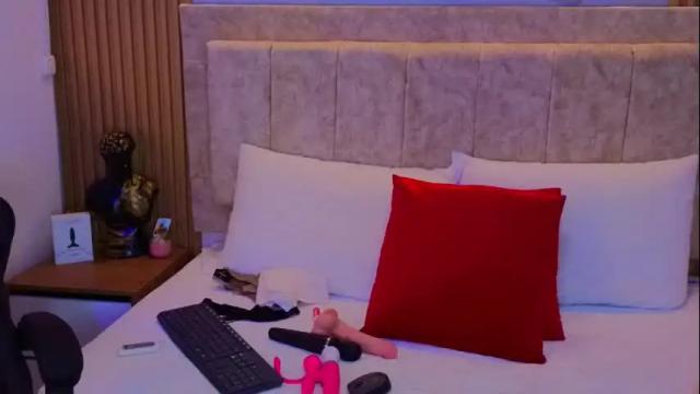 Image 11 of laiamilf Stream on Chaturbate on 7 days ago