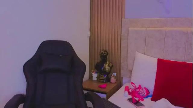 Image 12 of laiamilf Stream on Chaturbate on 4 days ago