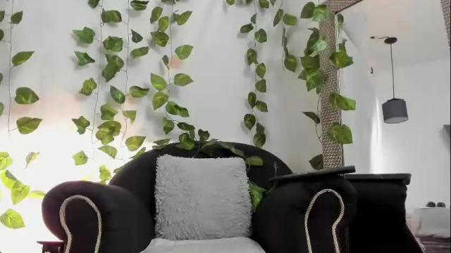 Image 12 of lailacastillomilf Stream on Chaturbate on 11 days ago