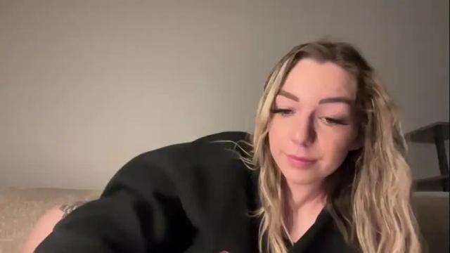 Image 12 of lailagetslaid Stream on Chaturbate on 14 months ago